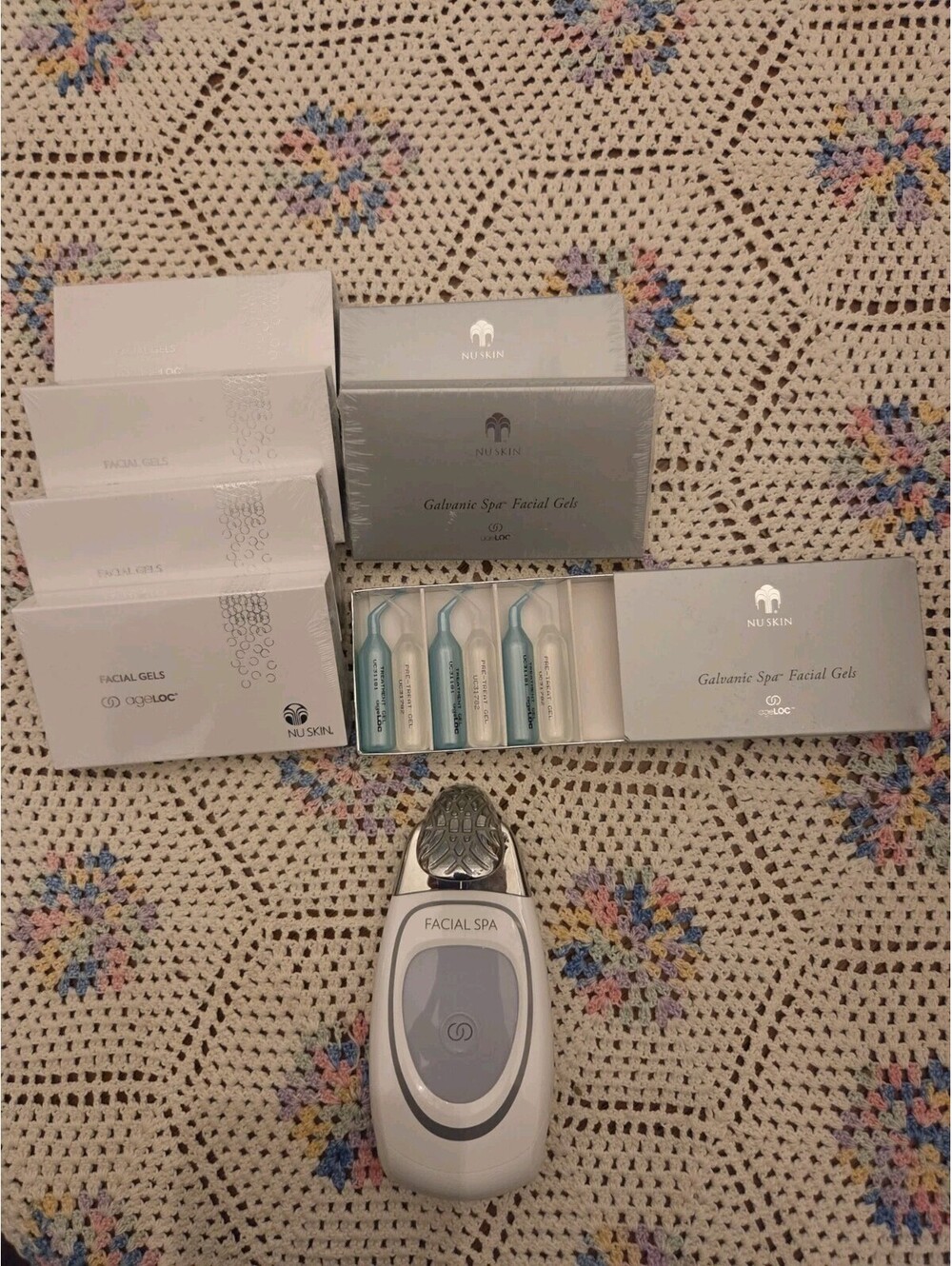 NUSKIN ageLOC Galvanic Spa + 7 facial gels